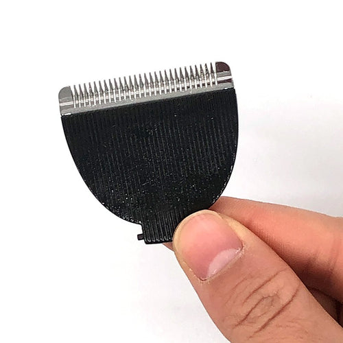 Cuchilla de recambio en la mano